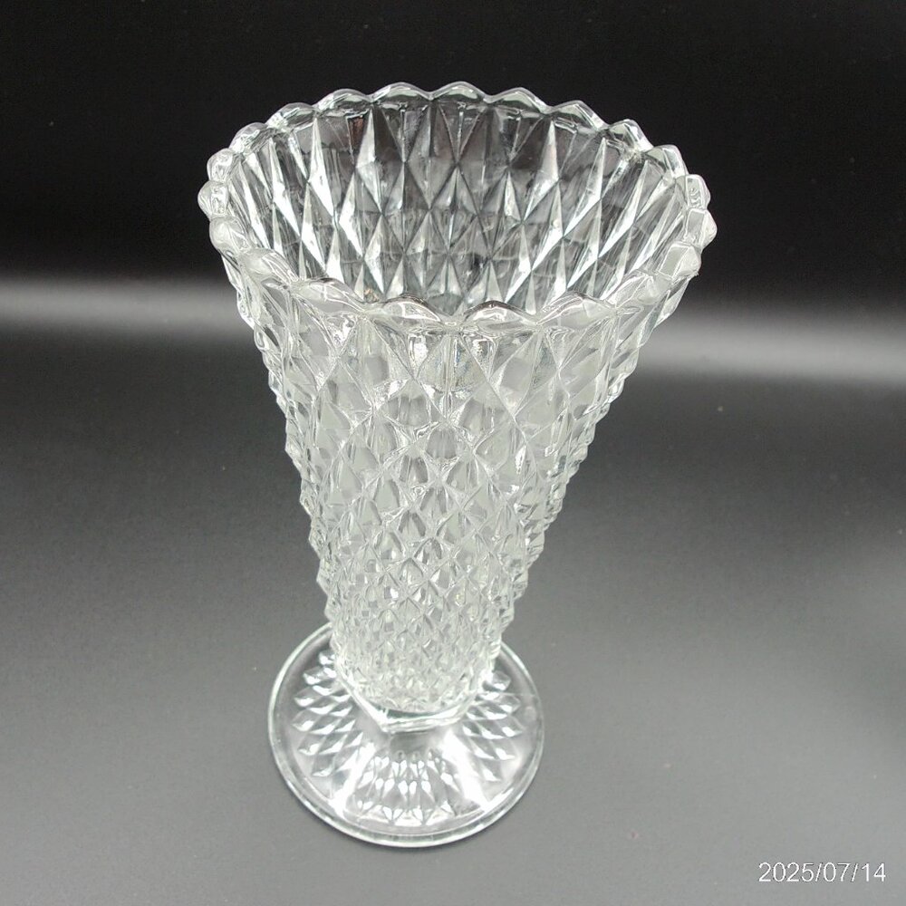 Vintage Indiana Glass Diamond Pattern Pressed Glass Flower Vase 8" Pre-owned